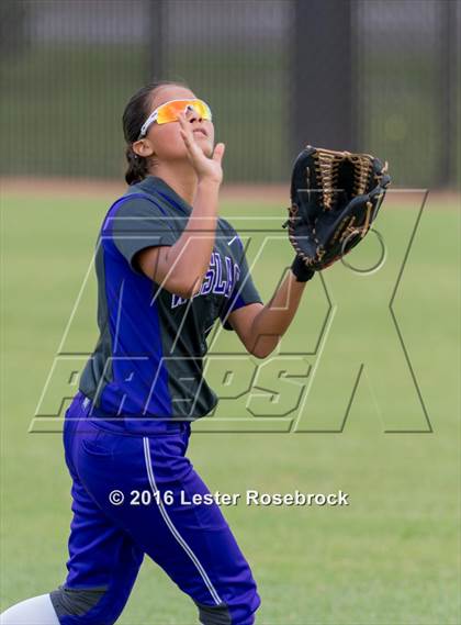 Thumbnail 1 in Canyon vs Weslaco (UIL 6A Regional Final) photogallery.