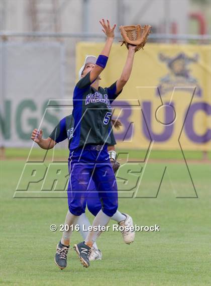 Thumbnail 1 in Canyon vs Weslaco (UIL 6A Regional Final) photogallery.