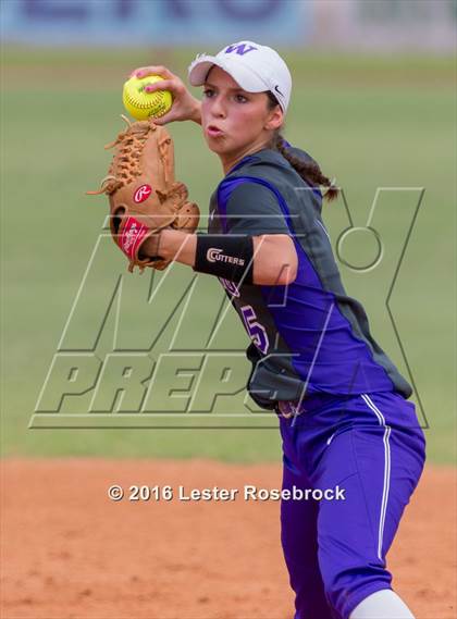 Thumbnail 1 in Canyon vs Weslaco (UIL 6A Regional Final) photogallery.