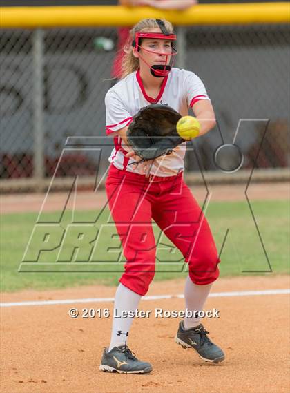 Thumbnail 2 in Canyon vs Weslaco (UIL 6A Regional Final) photogallery.