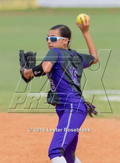 Thumbnail 3 in Canyon vs Weslaco (UIL 6A Regional Final) photogallery.