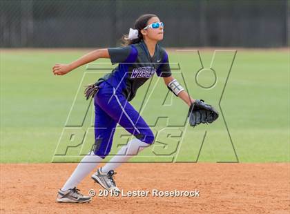 Thumbnail 1 in Canyon vs Weslaco (UIL 6A Regional Final) photogallery.