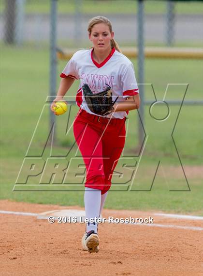 Thumbnail 1 in Canyon vs Weslaco (UIL 6A Regional Final) photogallery.