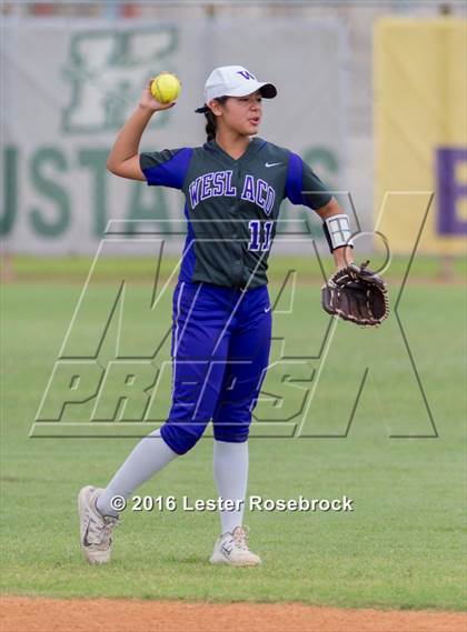 Thumbnail 1 in Canyon vs Weslaco (UIL 6A Regional Final) photogallery.