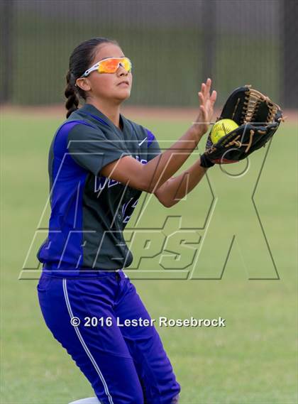 Thumbnail 3 in Canyon vs Weslaco (UIL 6A Regional Final) photogallery.