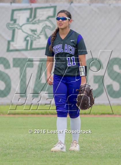 Thumbnail 1 in Canyon vs Weslaco (UIL 6A Regional Final) photogallery.