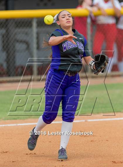 Thumbnail 1 in Canyon vs Weslaco (UIL 6A Regional Final) photogallery.