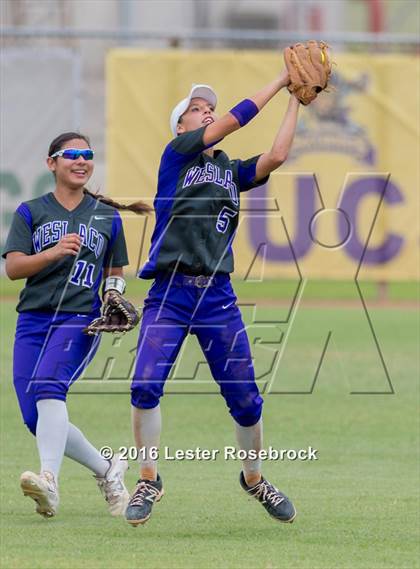 Thumbnail 1 in Canyon vs Weslaco (UIL 6A Regional Final) photogallery.