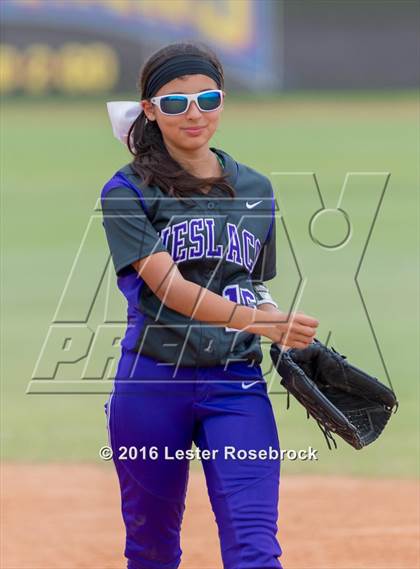 Thumbnail 1 in Canyon vs Weslaco (UIL 6A Regional Final) photogallery.