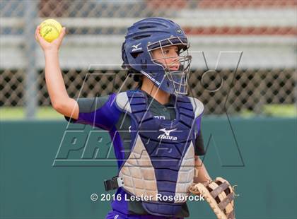 Thumbnail 1 in Canyon vs Weslaco (UIL 6A Regional Final) photogallery.