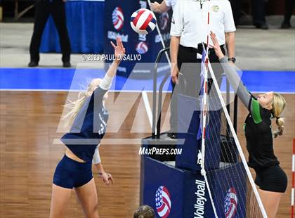 Thumbnail 3 in Valor Christian vs. Fossil Ridge (CHSAA 5A State Final) photogallery.