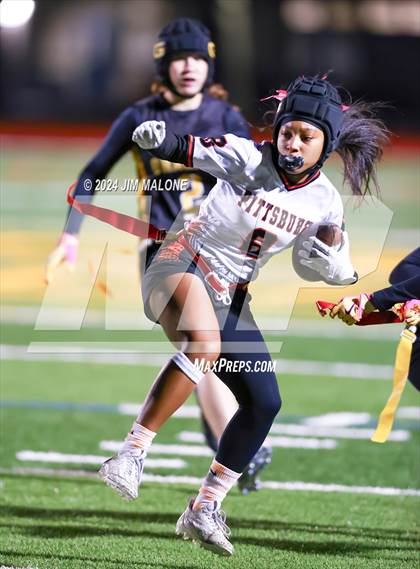 Thumbnail 3 in Granada vs. Pittsburg photogallery.