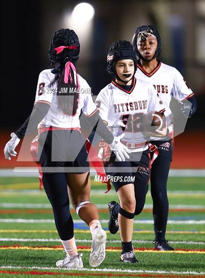 Thumbnail 2 in Granada vs. Pittsburg photogallery.