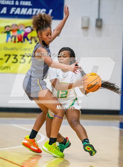 Thumbnail 3 in Richmond vs. Corinth Holders (Cumberland County Holiday Classic) photogallery.