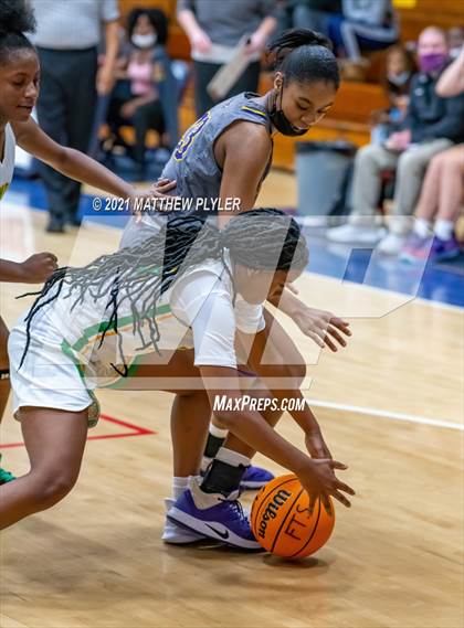 Thumbnail 2 in Richmond vs. Corinth Holders (Cumberland County Holiday Classic) photogallery.