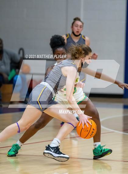 Thumbnail 1 in Richmond vs. Corinth Holders (Cumberland County Holiday Classic) photogallery.