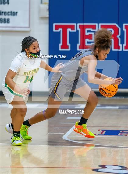 Thumbnail 3 in Richmond vs. Corinth Holders (Cumberland County Holiday Classic) photogallery.