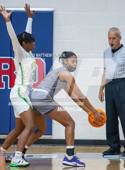 Thumbnail 2 in Richmond vs. Corinth Holders (Cumberland County Holiday Classic) photogallery.