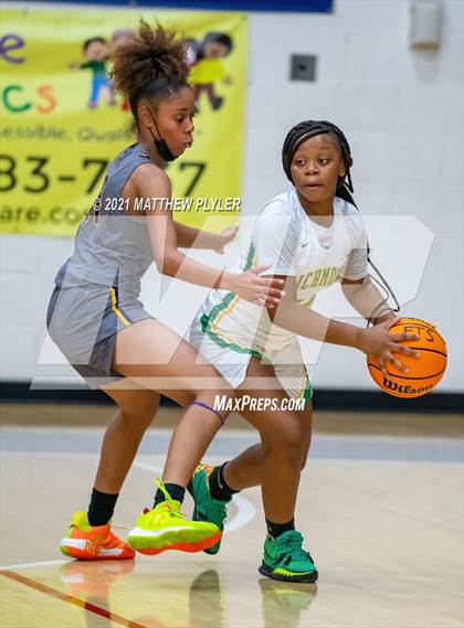 Thumbnail 1 in Richmond vs. Corinth Holders (Cumberland County Holiday Classic) photogallery.