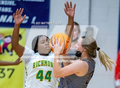 Thumbnail 3 in Richmond vs. Corinth Holders (Cumberland County Holiday Classic) photogallery.