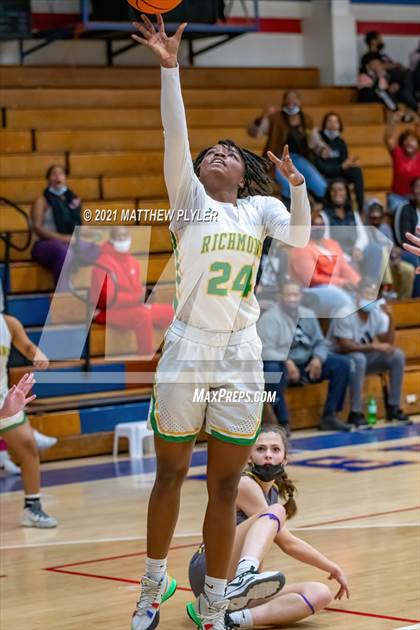 Thumbnail 3 in Richmond vs. Corinth Holders (Cumberland County Holiday Classic) photogallery.