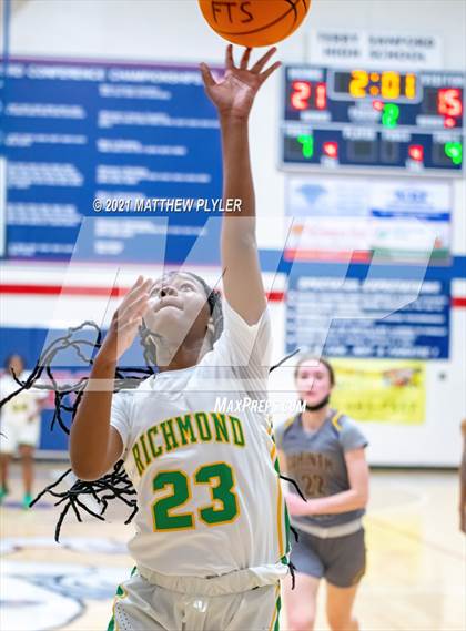 Thumbnail 1 in Richmond vs. Corinth Holders (Cumberland County Holiday Classic) photogallery.