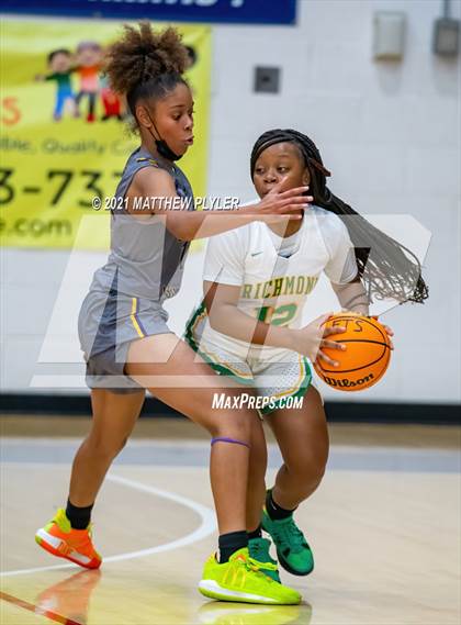 Thumbnail 2 in Richmond vs. Corinth Holders (Cumberland County Holiday Classic) photogallery.