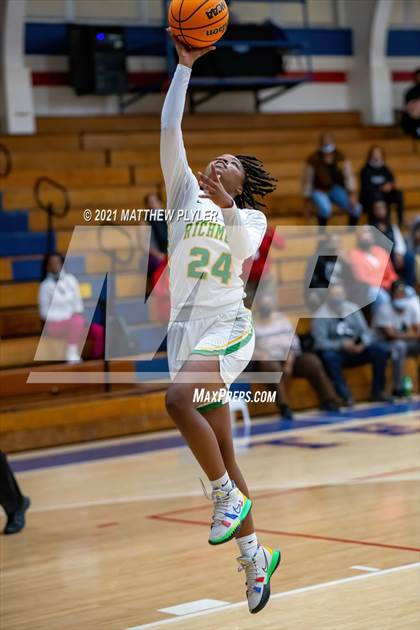 Thumbnail 1 in Richmond vs. Corinth Holders (Cumberland County Holiday Classic) photogallery.