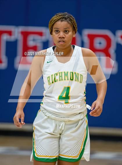 Thumbnail 1 in Richmond vs. Corinth Holders (Cumberland County Holiday Classic) photogallery.