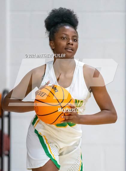Thumbnail 1 in Richmond vs. Corinth Holders (Cumberland County Holiday Classic) photogallery.