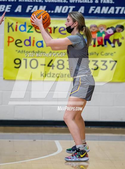 Thumbnail 1 in Richmond vs. Corinth Holders (Cumberland County Holiday Classic) photogallery.