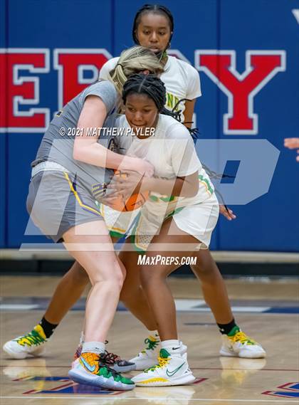 Thumbnail 3 in Richmond vs. Corinth Holders (Cumberland County Holiday Classic) photogallery.