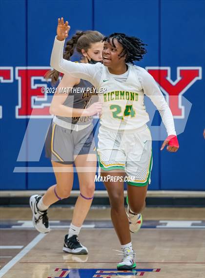 Thumbnail 1 in Richmond vs. Corinth Holders (Cumberland County Holiday Classic) photogallery.