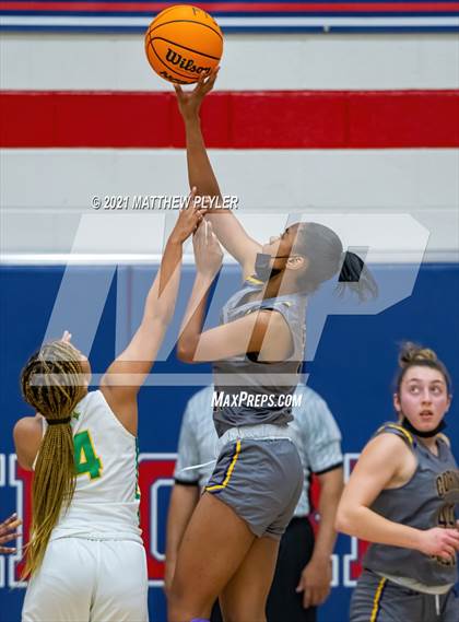 Thumbnail 3 in Richmond vs. Corinth Holders (Cumberland County Holiday Classic) photogallery.