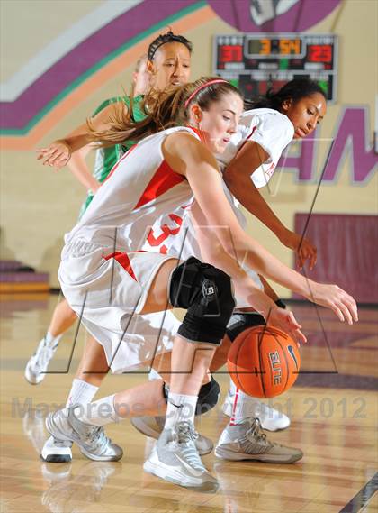 Thumbnail 1 in St. Mary's vs. Mater Dei (Nike Tournament of Champions) photogallery.