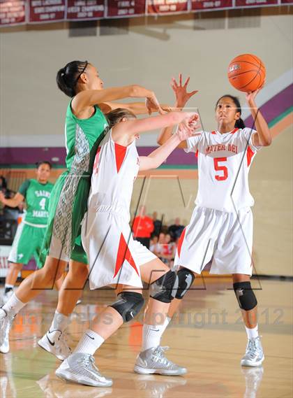 Thumbnail 1 in St. Mary's vs. Mater Dei (Nike Tournament of Champions) photogallery.