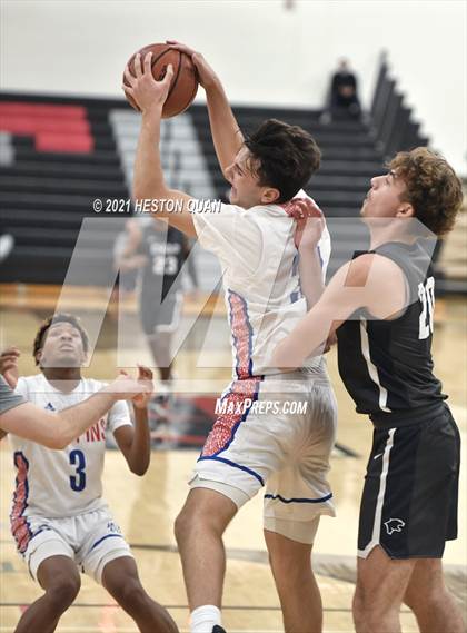 Thumbnail 3 in Chaparral vs. Los Alamitos (Tustin Holiday Classic) photogallery.