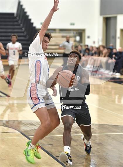 Thumbnail 2 in Chaparral vs. Los Alamitos (Tustin Holiday Classic) photogallery.