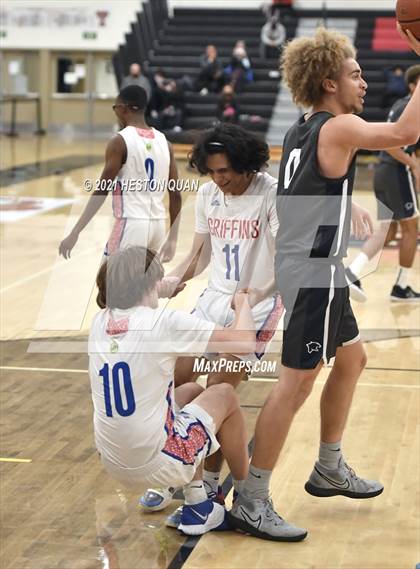 Thumbnail 3 in Chaparral vs. Los Alamitos (Tustin Holiday Classic) photogallery.