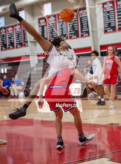 Thumbnail 3 in Mountain View vs Cimarron-Memorial (Torrey Pines Holiday Classic Tip-Off)  photogallery.