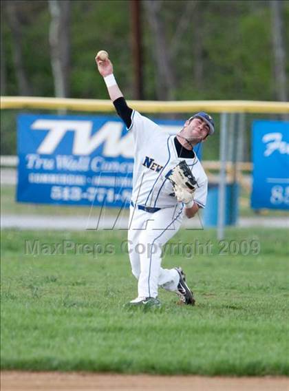 Thumbnail 3 in Lloyd Memorial vs. Newport Central Catholic photogallery.