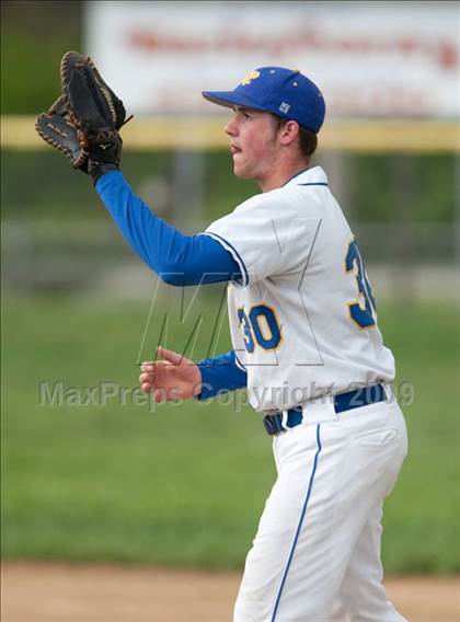 Thumbnail 2 in Lloyd Memorial vs. Newport Central Catholic photogallery.