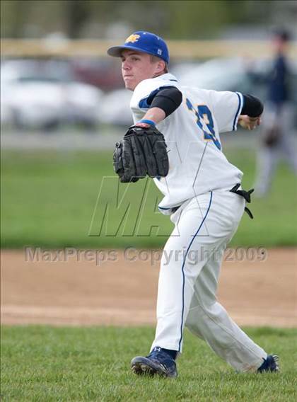 Thumbnail 3 in Lloyd Memorial vs. Newport Central Catholic photogallery.