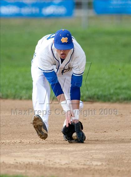 Thumbnail 3 in Lloyd Memorial vs. Newport Central Catholic photogallery.