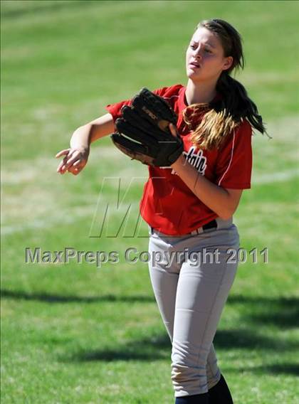 Thumbnail 2 in Oak Mountain vs. Holtville (Bob Jones Tournament) photogallery.