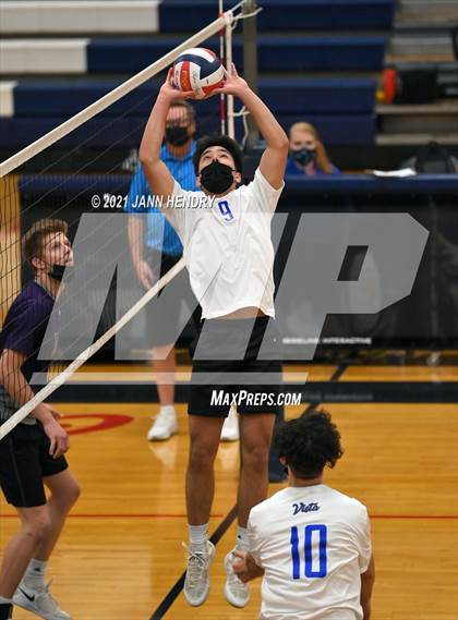 Thumbnail 2 in Silverado vs. Sierra Vista photogallery.