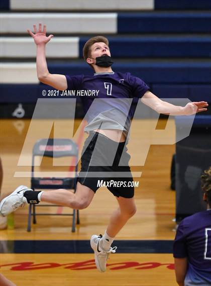 Thumbnail 2 in Silverado vs. Sierra Vista photogallery.