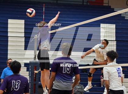 Thumbnail 1 in Silverado vs. Sierra Vista photogallery.
