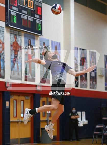 Thumbnail 1 in Silverado vs. Sierra Vista photogallery.