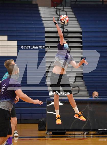 Thumbnail 1 in Silverado vs. Sierra Vista photogallery.